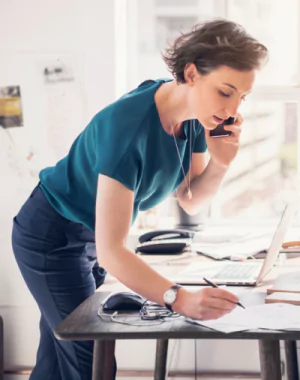 Descubre cómo en ALT Design trabajamos innovando ideas para tu negocio, Ponte en contacto y descubre cómo nuestras soluciones digitales pueden transformar tu marca.