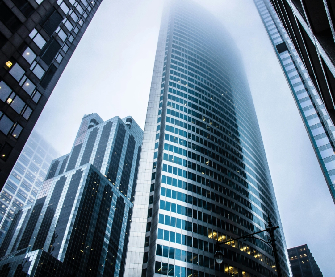 Descubre cómo en ALT Design trabajamos innovando ideas de altura para tu negocio, Ponte en contacto y descubre cómo nuestras soluciones digitales pueden transformar tu marca.